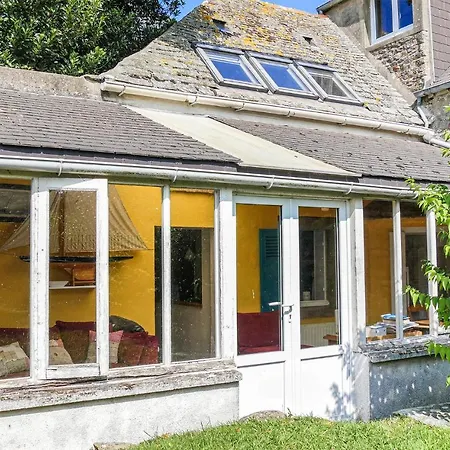 3 Bedroom In St Germain Des Vaux Nyaraló