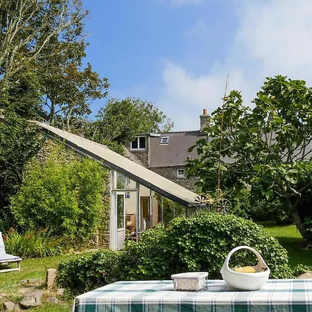 3 Bedroom In St Germain Des Vaux Nyaraló *