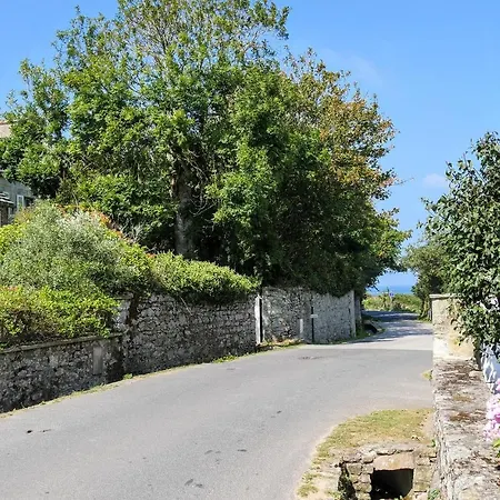 3 Bedroom In St Germain Des Vaux Nyaraló